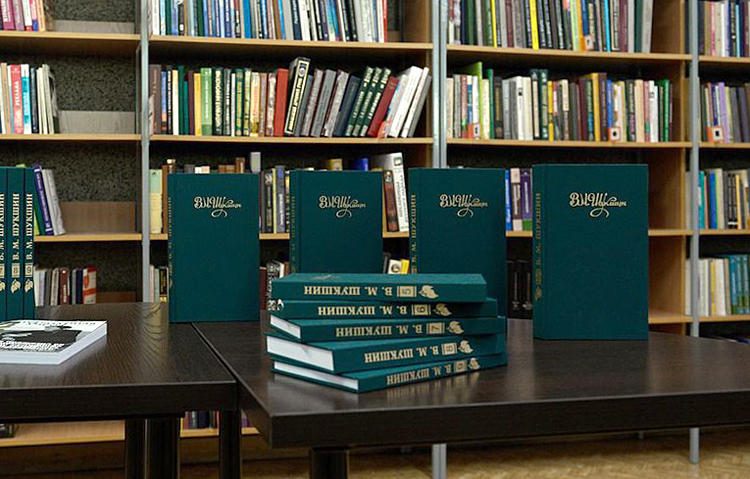 Крымским библиотекам алтайцы подарили собрание сочинений Шукшина