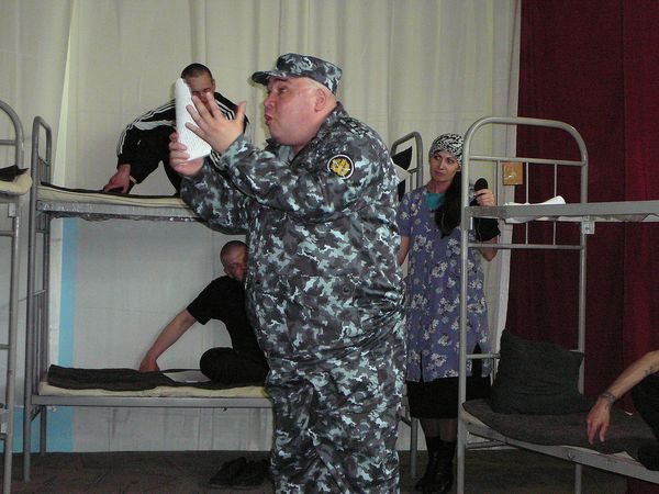 Спектакль «А поутру они проснулись» поставили в одной из колоний Новосибирской области