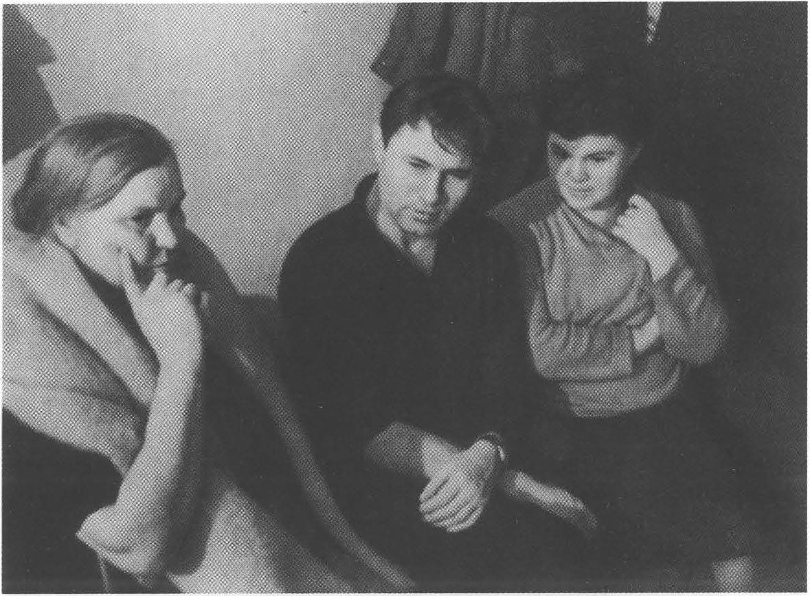 Сростки. Василий Шукшин с матерью и Ренитой Григорьевой. 1963