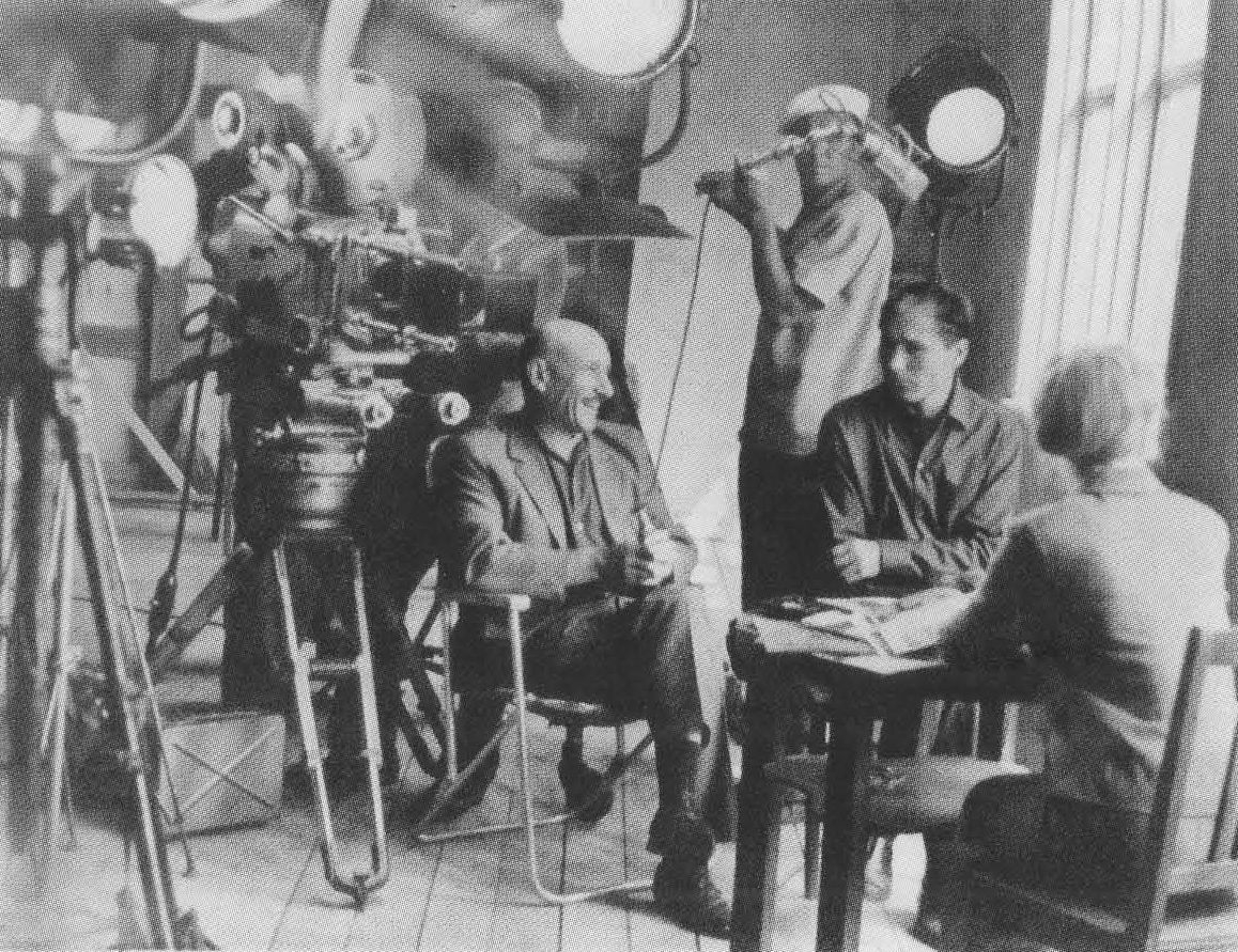 Рабочий момент съемок фильма «У озера». В.М. Шукшин и С.А. Герасимов. 1970